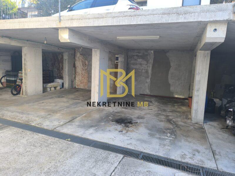 Prodajemo kuću na tri etaže u blizini Trogira 364 m2