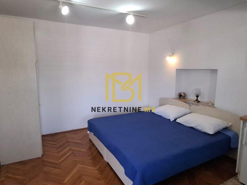 Prodajemo kuću na tri etaže u blizini Trogira 364 m2