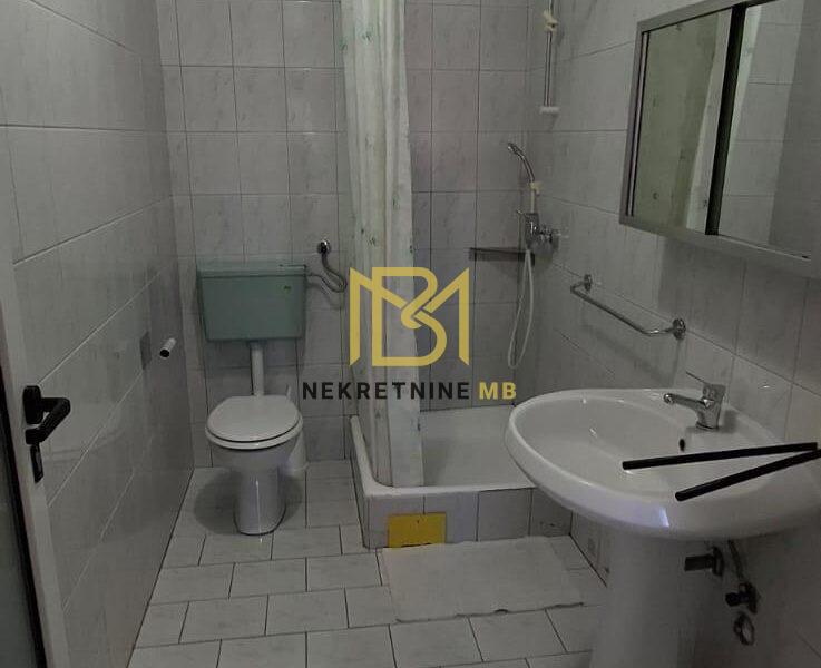 Prodajemo kuću na tri etaže u blizini Trogira 364 m2