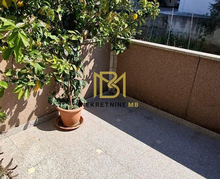 Prodajemo kuću na tri etaže u blizini Trogira 364 m2