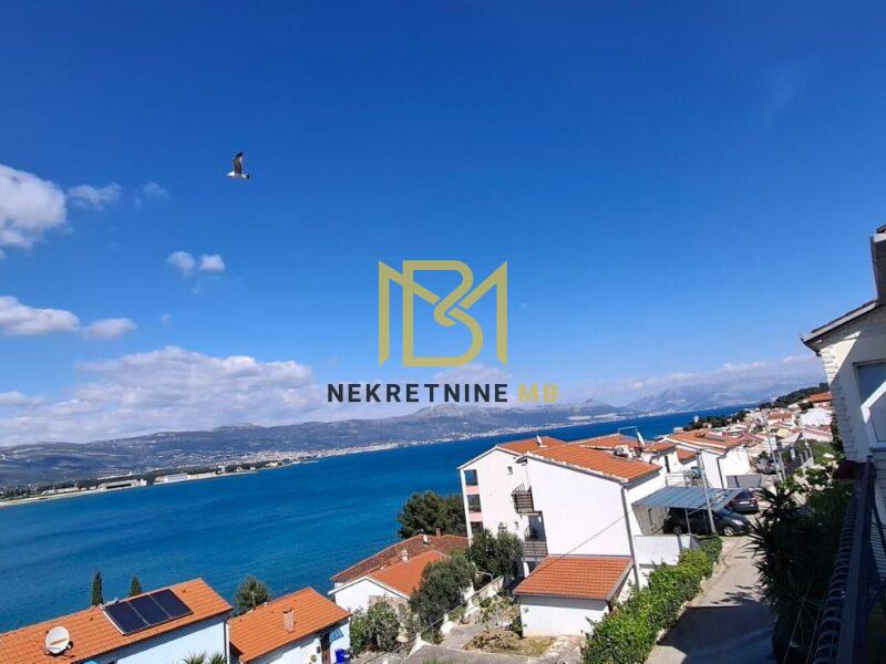 Prodajemo kuću na tri etaže u blizini Trogira 364 m2