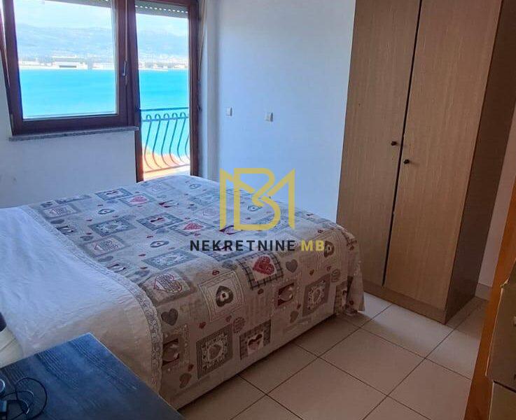 Prodajemo kuću na tri etaže u blizini Trogira 364 m2