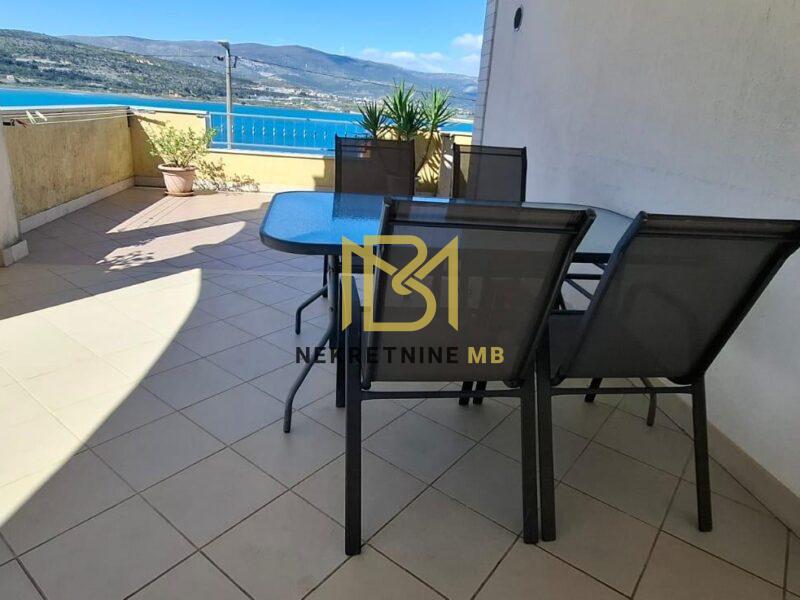 Prodajemo kuću na tri etaže u blizini Trogira 364 m2