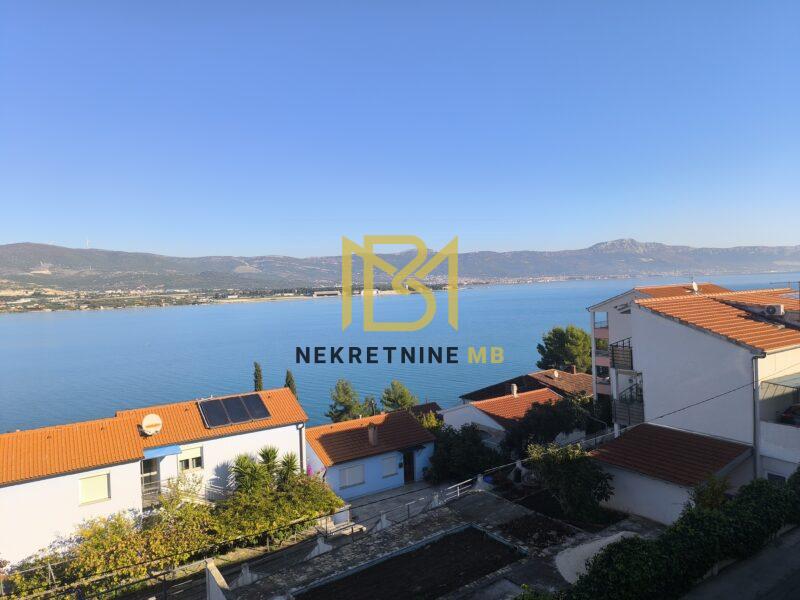 Prodajemo kuću na tri etaže u blizini Trogira 364 m2