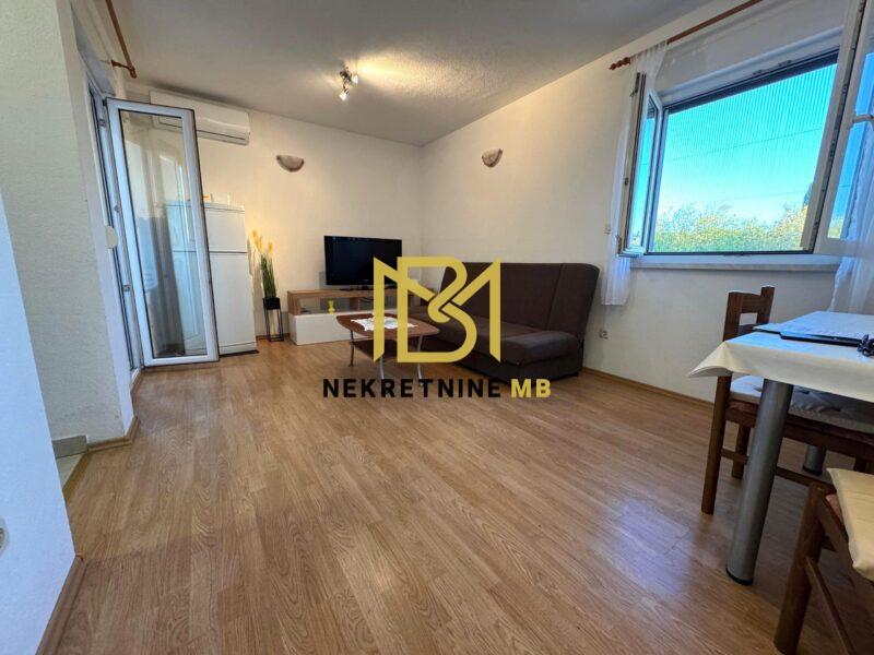 Prodajemo namješten jednosoban stan s dnevnim boravkom,45m2