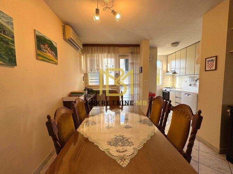 Prodajemo dvosoban stan s dnevnim boravkom,Mertojak,74m2