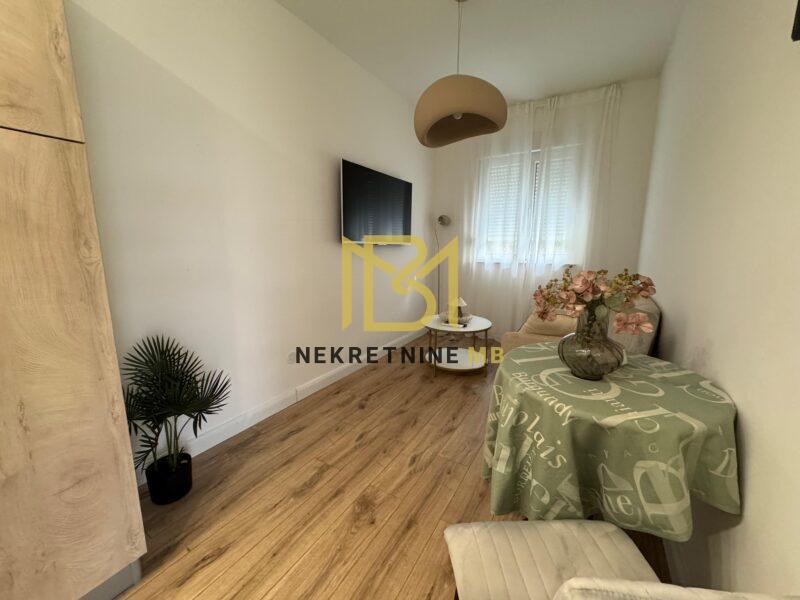 Prodajemo dvosoban stan s dnevnim boravkom i vrtom,Kaštel Lukšić