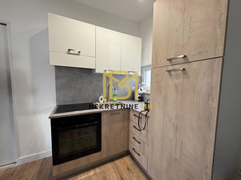 Prodajemo dvosoban stan s dnevnim boravkom i vrtom,Kaštel Lukšić