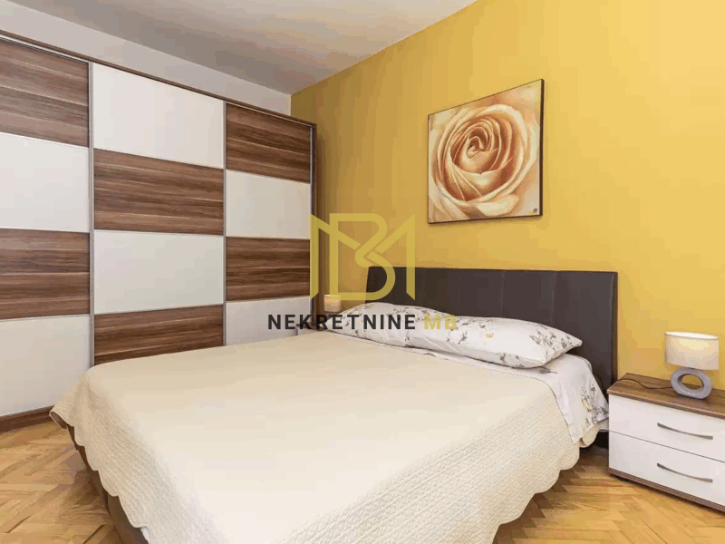 Ekskluzivno prodajemo uređenu i održavanu Vilu prvi red do mora 300m2