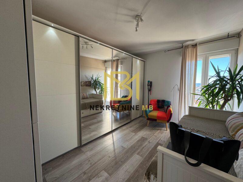 Prodajemo novuređen i namješten dvosobni stan s garažnim mjestom,Gripe