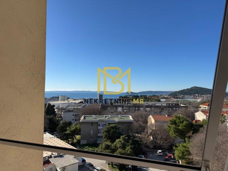 Prodajemo novuređen i namješten dvosobni stan s garažnim mjestom,Gripe