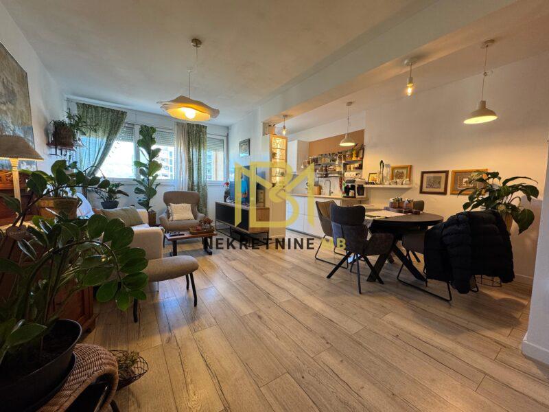 Prodajemo novuređen i namješten dvosobni stan s garažnim mjestom,Gripe