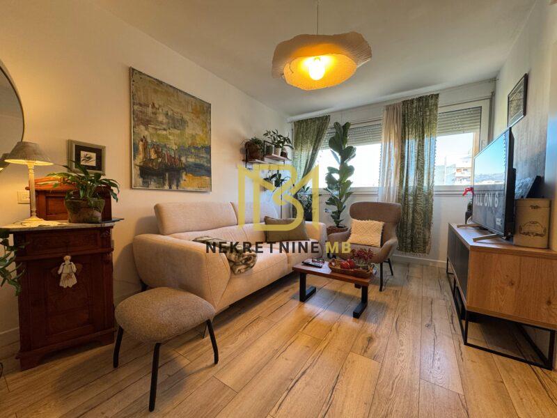 Prodajemo novuređen i namješten dvosobni stan s garažnim mjestom,Gripe