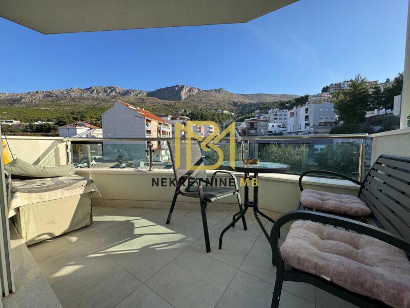 Ekskluzivno prodajemo uređen dvosoban stan s dnevnim b. i parking mj. 57,5m2