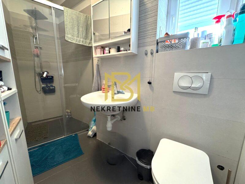 Ekskluzivno prodajemo uređen dvosoban stan s dnevnim b. i parking mj. 57,5m2