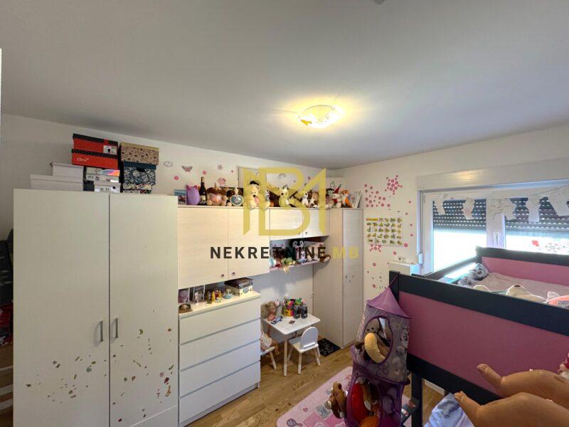 Ekskluzivno prodajemo uređen dvosoban stan s dnevnim b. i parking mj. 57,5m2