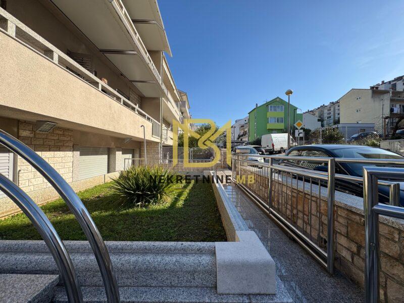 Ekskluzivno prodajemo kuću 450m2 s duplom garažom+2PM u Splitu