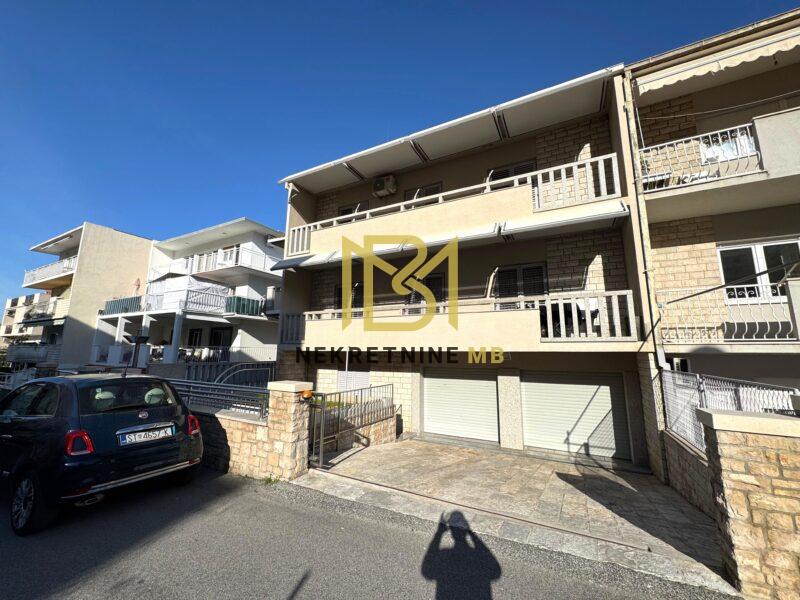 Ekskluzivno prodajemo kuću 450m2 s duplom garažom+2PM u Splitu