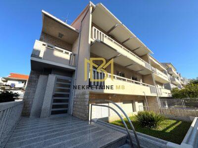 Ekskluzivno prodajemo kuću 450m2 s duplom garažom+2PM u Splitu