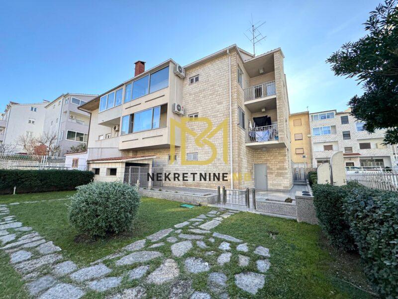 Ekskluzivno prodajemo kuću 450m2 s duplom garažom+2PM u Splitu