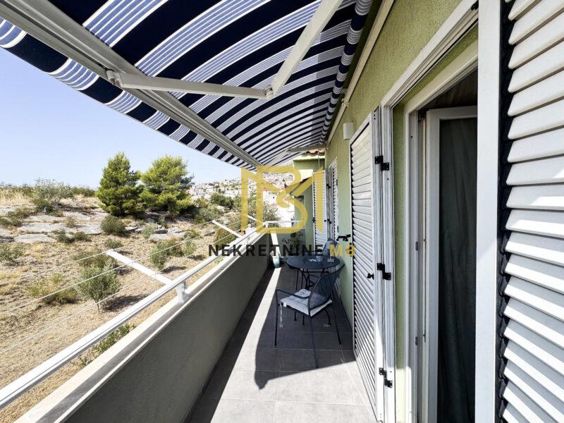 Prodajemo uređen i namješten trosoban stan u Solinu88m2,+jednosoban 38m2,PM