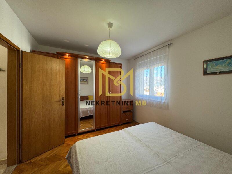 Prodajemo useljiv jednosoban stan s dnevnim b. i parkingom,40m2