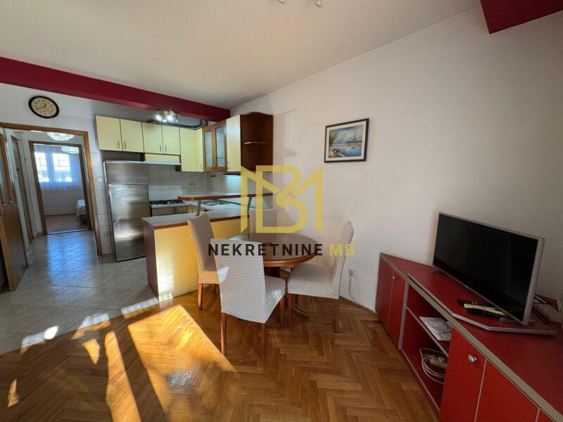 Prodajemo useljiv jednosoban stan s dnevnim b. i parkingom,40m2