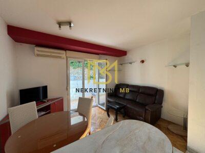 Prodajemo useljiv jednosoban stan s dnevnim b. i parkingom,40m2