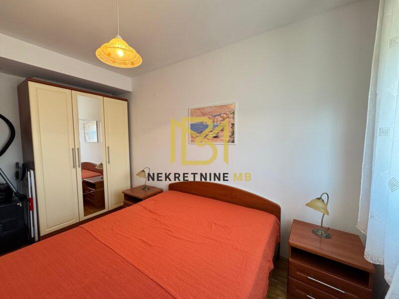 Prodajemo namješten dvosoban stan s parkingom 56m2