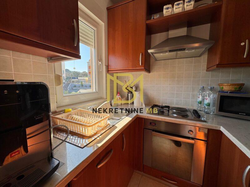 Prodajemo namješten dvosoban stan s parkingom 56m2