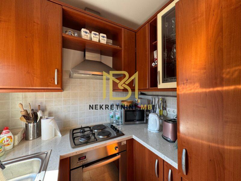 Prodajemo namješten dvosoban stan s parkingom 56m2