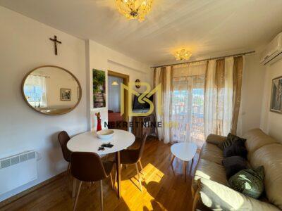 Prodajemo namješten dvosoban stan s parkingom 56m2