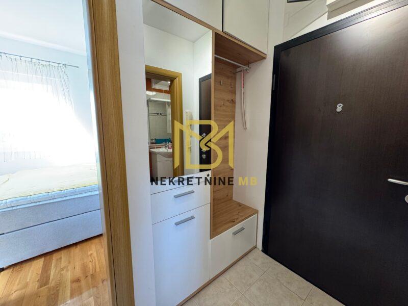 Prodajemo namješten dvosoban stan s parkingom 56m2