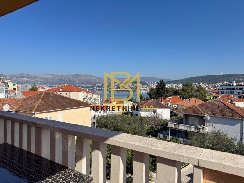 Prodajemo namješten dvosoban stan s parkingom 56m2