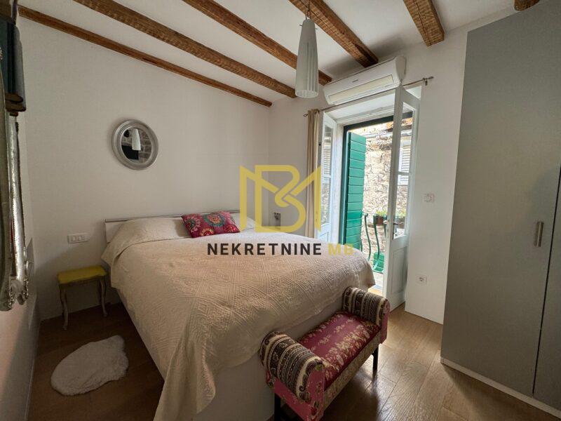 Prodajemo namješten i uređen jednosoban stan u Centru grada,50m2