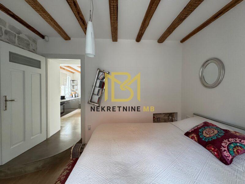 Prodajemo namješten i uređen jednosoban stan u Centru grada,50m2