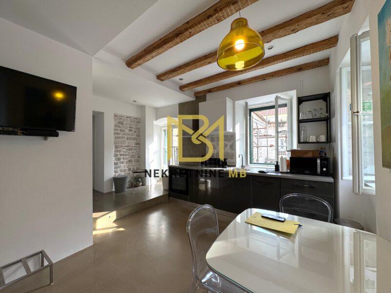 Prodajemo namješten i uređen jednosoban stan u Centru grada,50m2