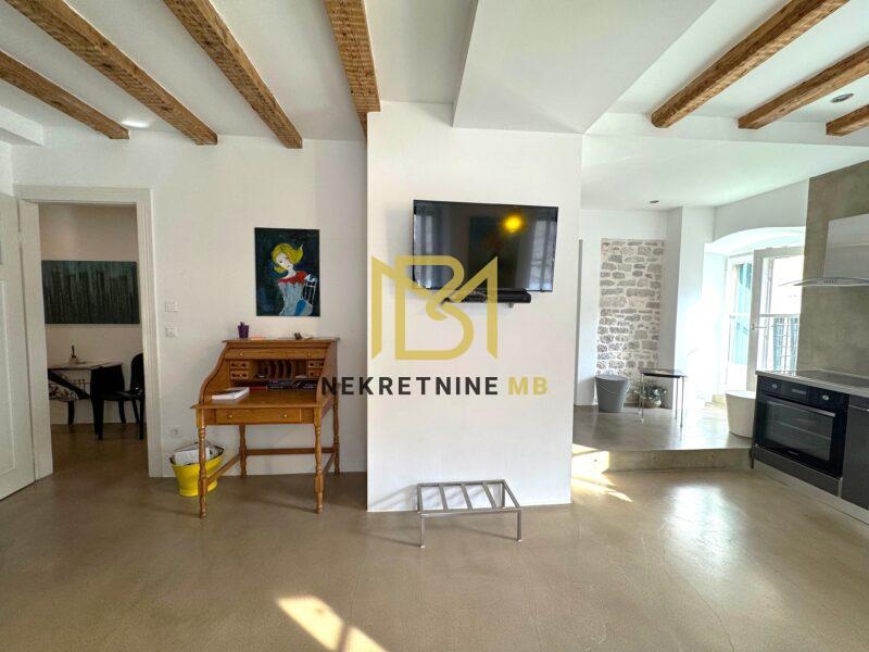 Prodajemo namješten i uređen jednosoban stan u Centru grada,50m2