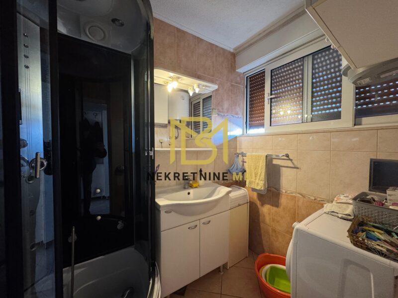 Prodajemo namješten dvosoban stan u Splitu,Lučac,53m2