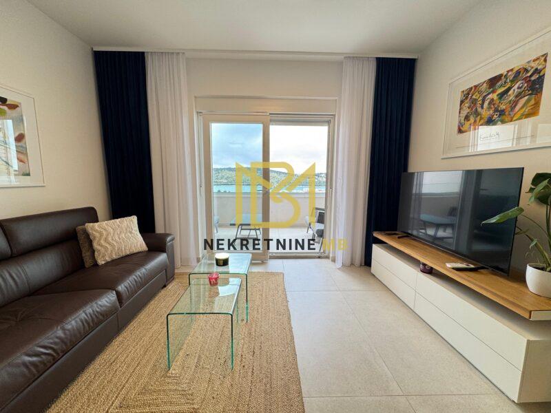 Prodajemo namješten jednosoban stan u Trogiru,55m2 + 58m2