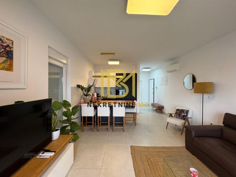 Prodajemo namješten jednosoban stan u Trogiru,55m2 + 58m2