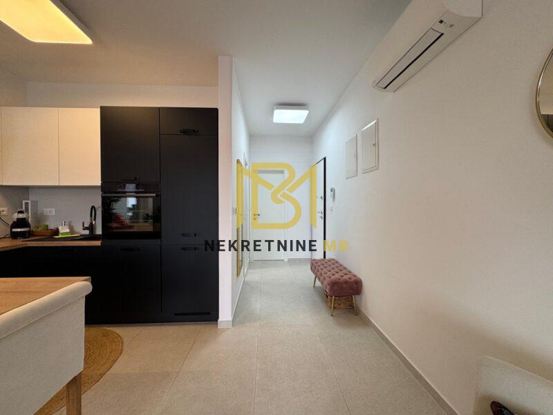 Prodajemo namješten jednosoban stan u Trogiru,55m2 + 58m2