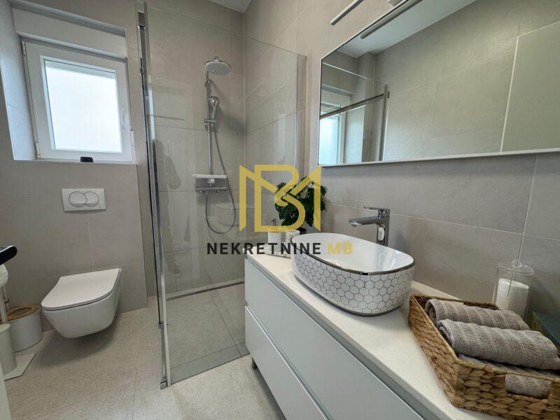 Prodajemo namješten jednosoban stan u Trogiru,55m2 + 58m2