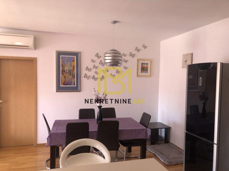 Iznajmljujemo potpuno namješten stan u Splitu, površine 76m2