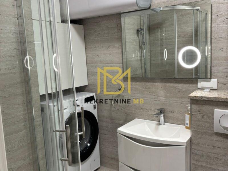 Iznajmljujemo jednosoban stan na Žnjanu s garažom, prvi red do mora, 60m2