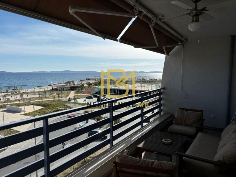 Iznajmljujemo jednosoban stan na Žnjanu s garažom, prvi red do mora, 60m2