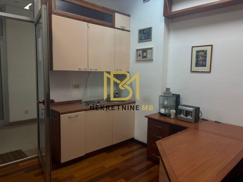 Poslovni prostor: Split, uredski, 32 m2