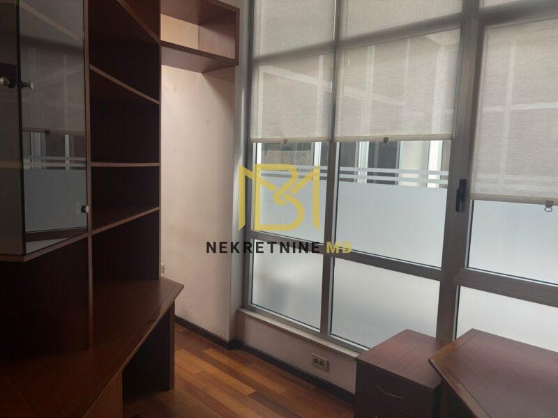 Poslovni prostor: Split, uredski, 32 m2