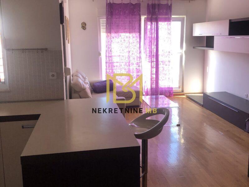 Iznajmljujemo potpuno namješten stan u Splitu, površine 76m2