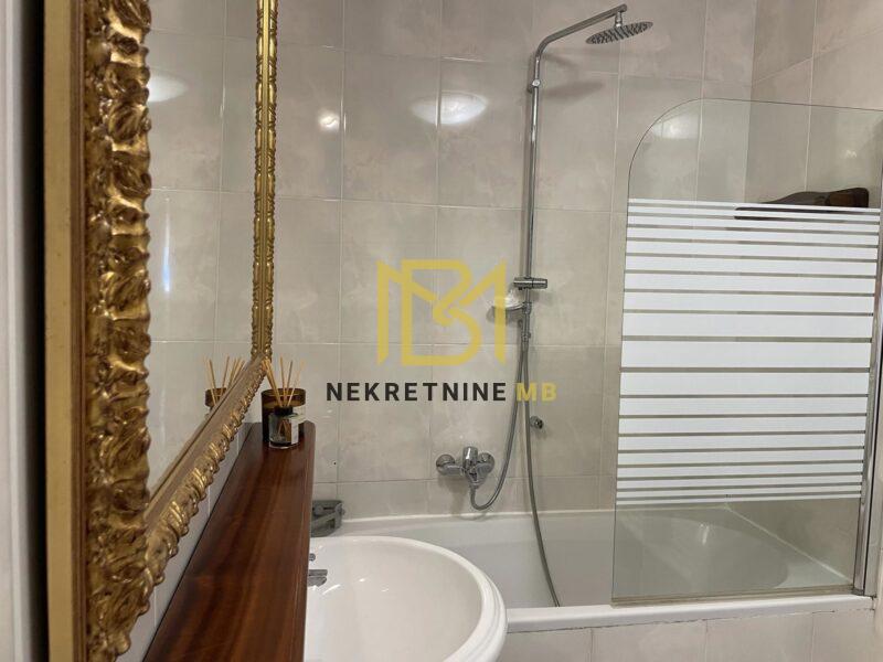 Iznajmljujemo dvosoban stan s pogledom na more, površine 100m2